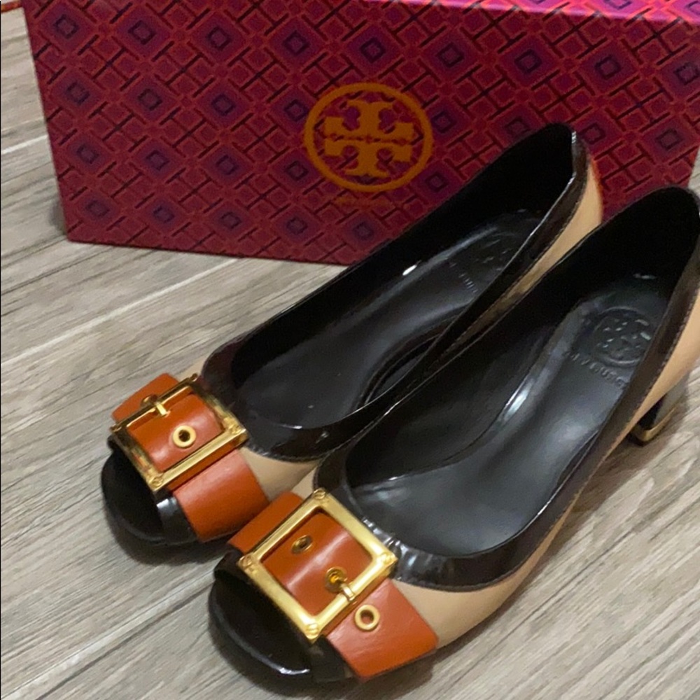 Open Toe Color Block Tory Pumps with Gold Accents